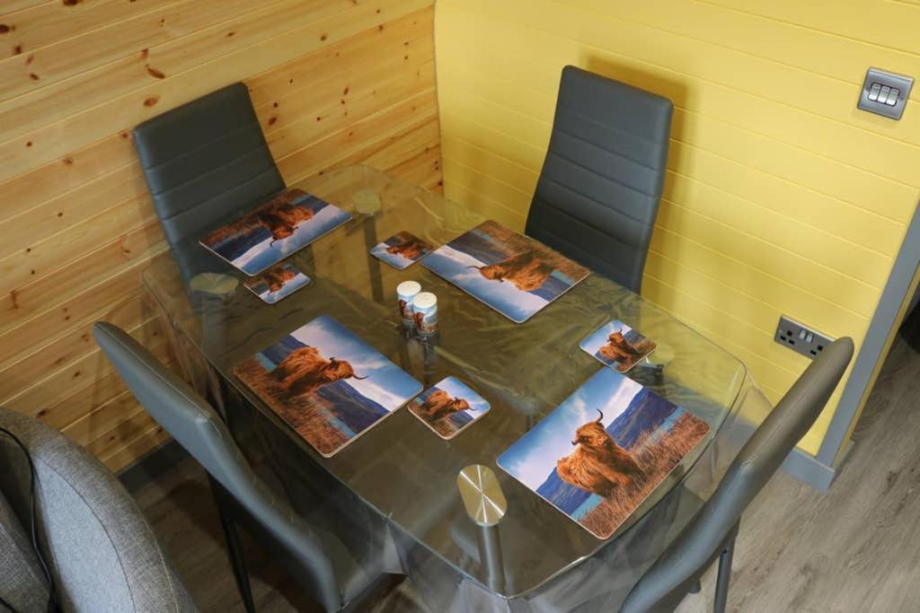 Glampods Glamping Pod - Meet Highland Cows And Sheep Elgin别墅 外观 照片