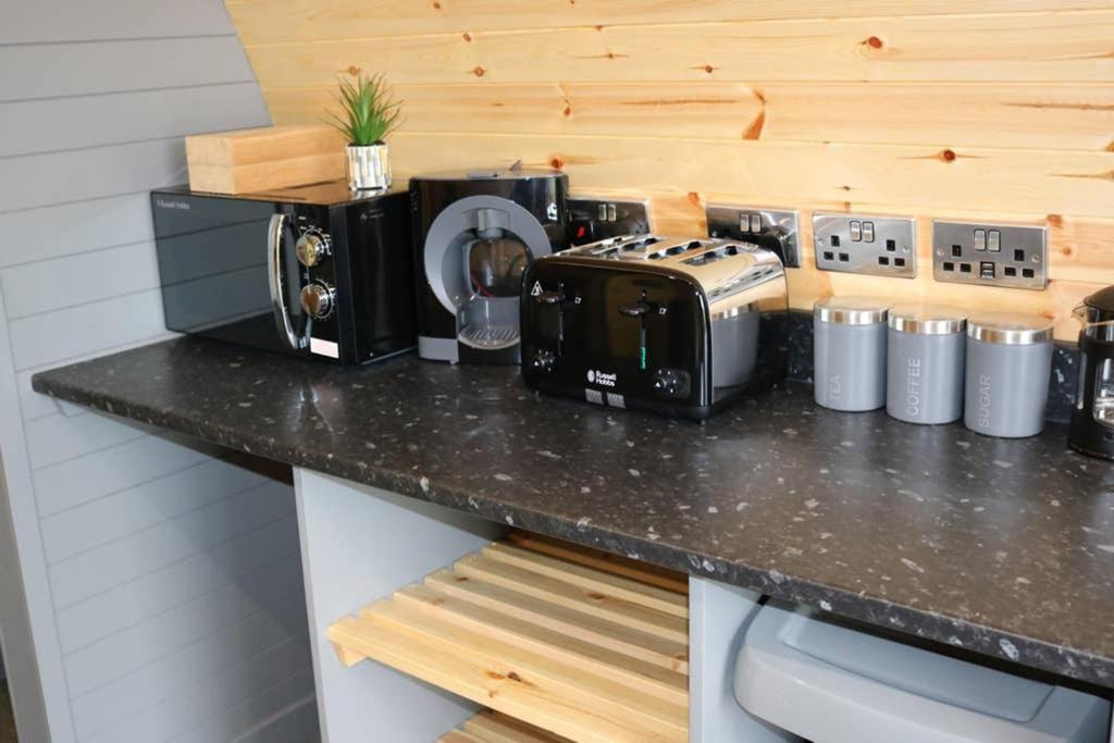 Glampods Glamping Pod - Meet Highland Cows And Sheep Elgin别墅 外观 照片